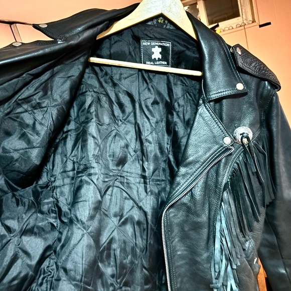 Vintage leather jacket with fringe - Picture 3 of 10